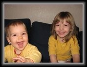 29/12/2006 : Chloé et Manon... Que du bonheur !