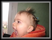 03/02/2007 : Chloé a opté pour un look punk...