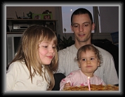 04/03/2007 : ... soufflée par sa soeur !