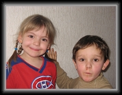 03/02/2007 : Manon et son cousin... encore en train de manger ?