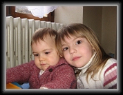 18/02/2007 : Petits câlin entre soeurs...