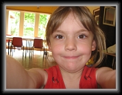 05/07/2007 : Non, papa, je ne joue jamais avec l'appareil photo, pourquoi ?