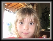 28/07/2007 : Manon se prend en photo aux Avenières...