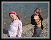 08/09/2007 : Les 2 chipies pendant leur numéro de charme