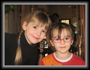 23/12/2007 : Manon & sa cousine Aliénor