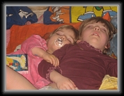 10/03/2008 : Elles sont pas mignonnes ces 2 frangines ? :-))))