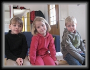 28/03/2008 : Petite visite de Charlotte et Matthias à la maison après le parc... ça fait du bien de retrouver les anciens !